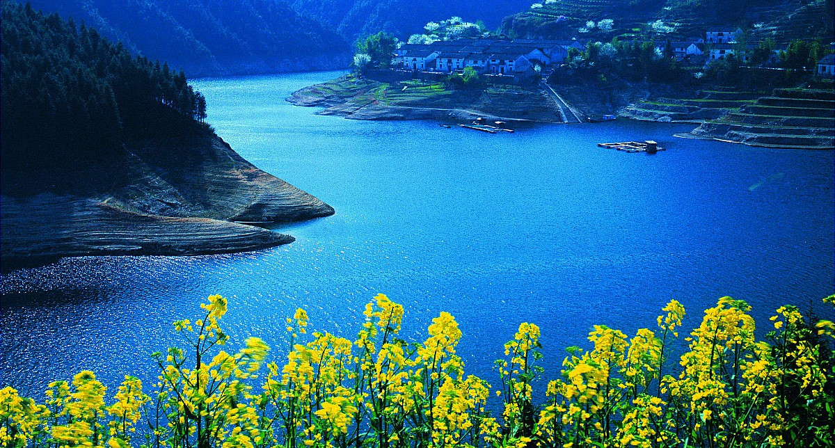 两会热评丨爱祖国,就像爱山川河流