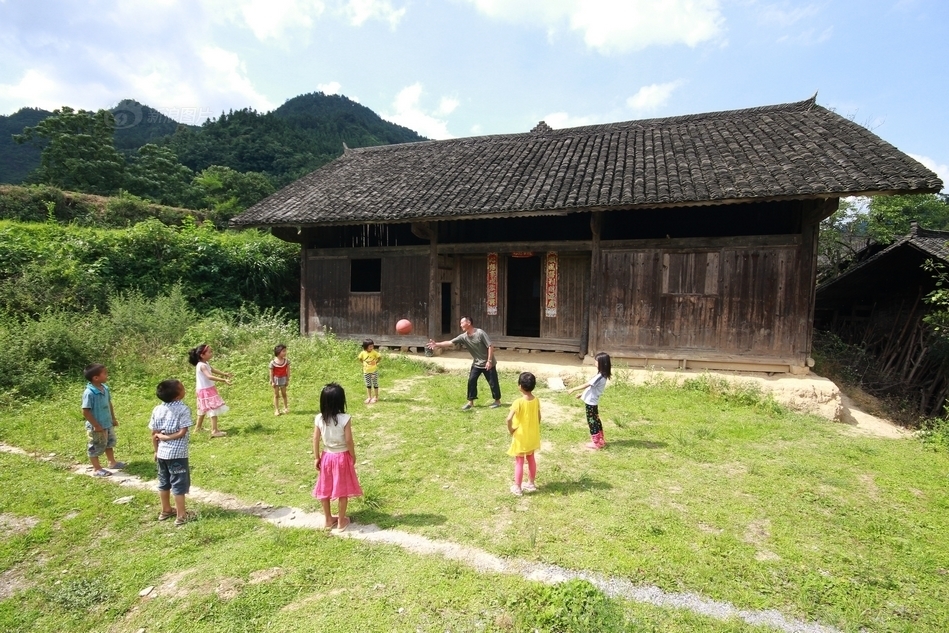 一所小学成了小村文明源头 拨亮烛照乡村的文明灯火